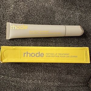 Limited edition. RHODE Peptide Lip Treatment - Passionfruit Jelly